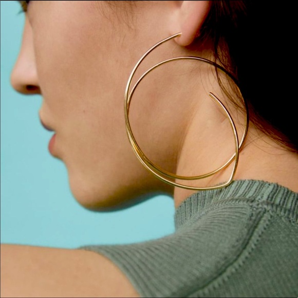 Zara Jewelry - Zara asymmetric hoop